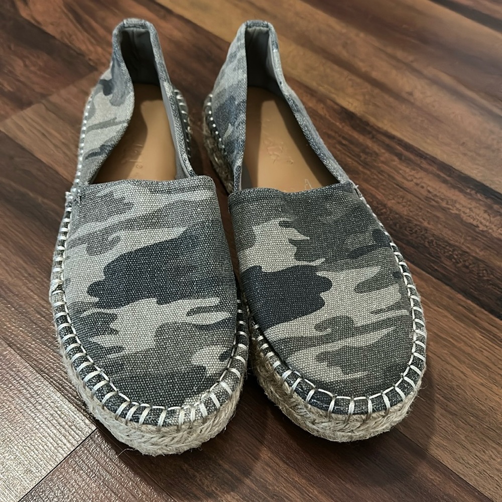 NWOT SPLENDID Laney Camo Platform Espadrille Slip On Size 8